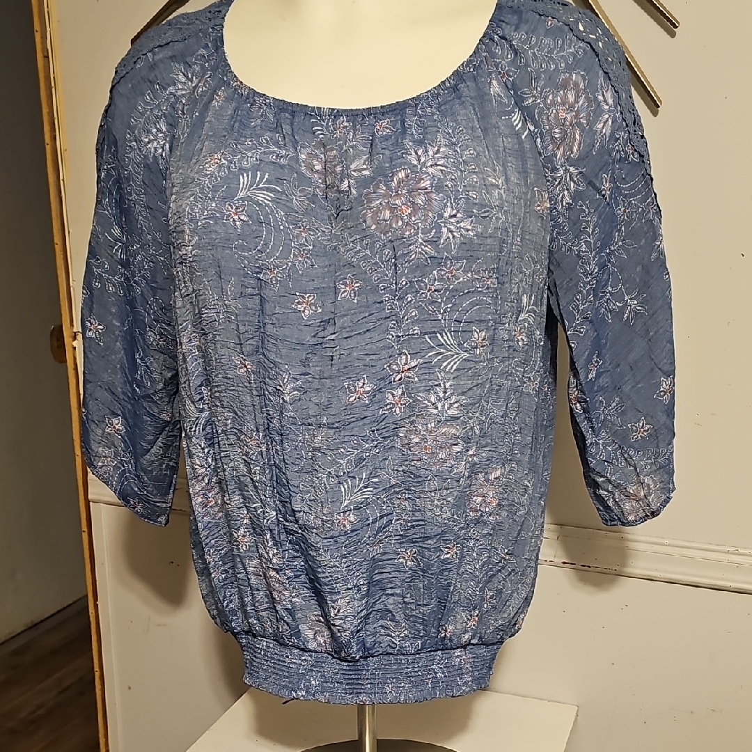 Light Blue Floral Scoop-Neck Women's Blouse